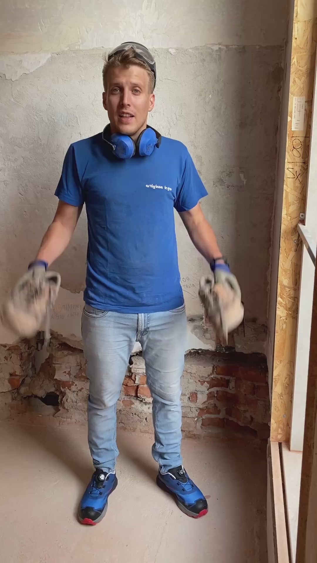 Carica video: